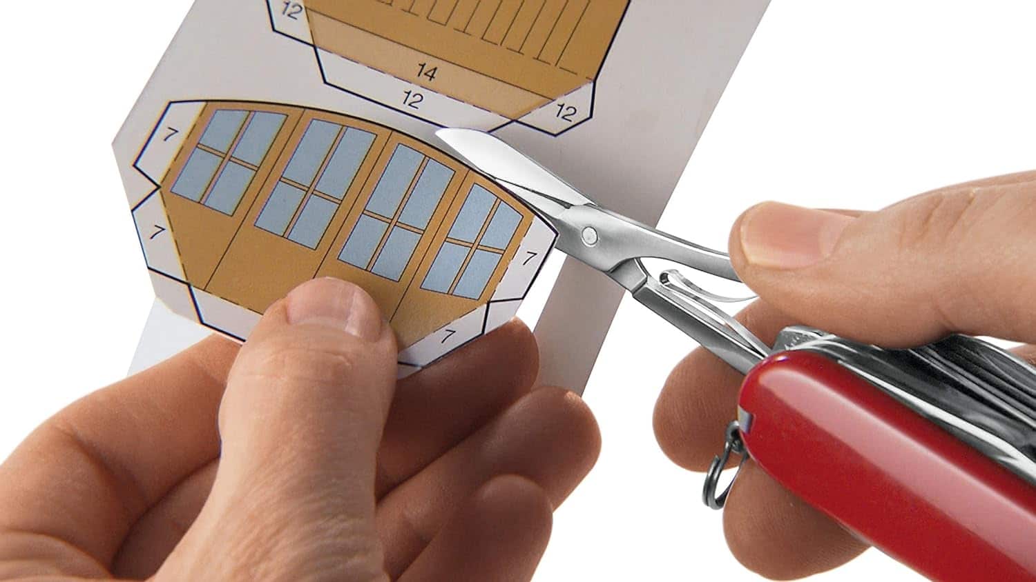 Victorinox Signature Lite detalle de tijeras cortando